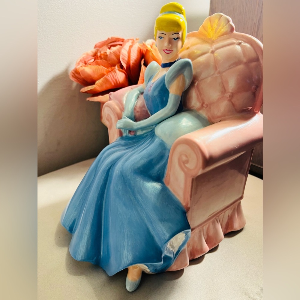 NWT The Cinderella (VINTAGE) ceramic coin bank figurine by PARK LANE ASSOCIATES.